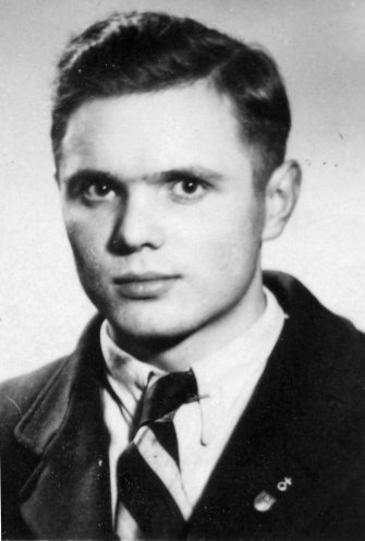 Achim Beyer 1951. Er trägt das Kugelkreuz der Jungen Gemeinde über dem FDJ-Abzeichen. Quelle: Privat-Archiv Achim Beyer